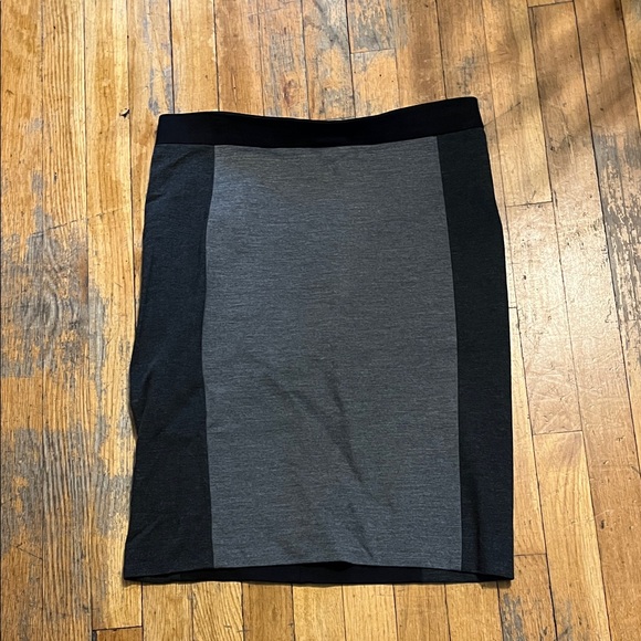Ann Taylor Dresses & Skirts - Ann Taylor Two-Tone Gray and Black Pencil Skirt